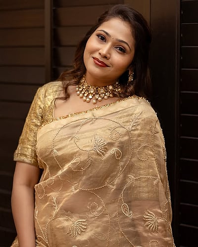 தங்கமாய் ஜொலிக்கும்.. பிரியா அட்லீ!