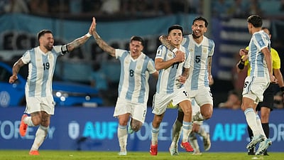 மெஸ்ஸி இல்லாமலே வென்ற நடப்பு சாம்பியன்..! ரெட் கார்டு வாங்கிய ஆர்ஜென்டீன வீரர்!