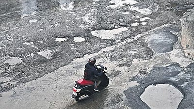 மோசமான சாலைகளுக்கு ஏன் வரி செலுத்த வேண்டும்? மத்திய அரசுக்கு ராஜஸ்தான் எம்.பி. கேள்வி!