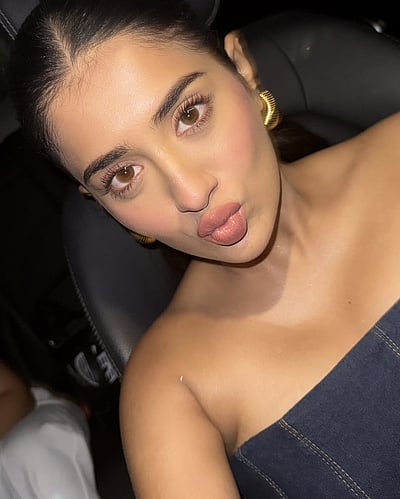 பொய்யான தோற்றம்... ராஷி சிங்! 