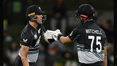 நியூசி. அபாரம்: 220 ரன்கள் குவிப்பு!