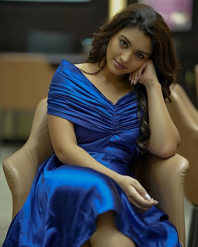 நீலக் குயில்... ஷபானா! 