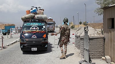 பாகிஸ்தானில் காவல் துறையினா், தொழிலாளா்கள் சுட்டுக் கொலை! - பயங்கரவாதிகள் தாக்குதல்