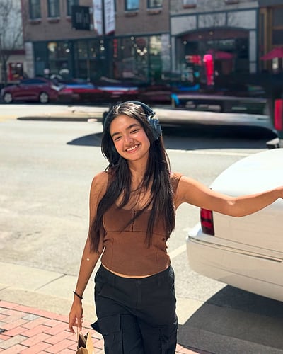 இசையில் தொடங்குதம்மா... அனுஷ்கா சென்!