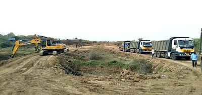 ஏரியில் அதிகமாக மண் அள்ளிய 6 வாகனங்கள் பறிமுதல்