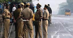 கைதிகளைக் கண்காணிக்க ஆயுதப் படைக் காவலா்கள் சீருடையில் கேமரா: தமிழகம் முழுவதும் படிப்படியாக அமல்