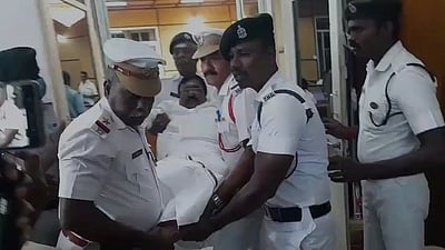 புதுவை பேரவை: திமுக எம்எல்ஏக்கள் குண்டுக்கட்டாக வெளியேற்றம்!