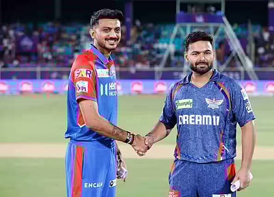 லக்னௌக்கு எதிராக தில்லி கேபிடல்ஸ் பந்துவீச்சு; அணியில் கே.எல்.ராகுல் இல்லை!