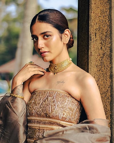 பொன் மகள்.. பிரியா வாரியர்!