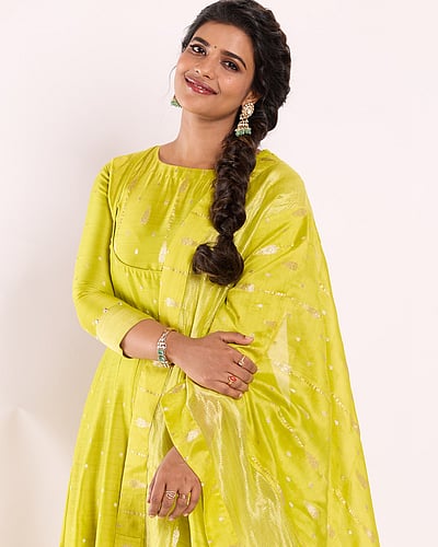 பளிச்சென... ஐஸ்வர்யா ராஜேஷ்!