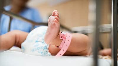 விமான நிலையக் குப்பைத் தொட்டியில் குழந்தையின் சடலம்