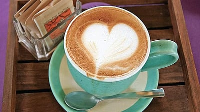 அலுவலகத்தில் காபி அருந்துபவரா நீங்கள்? இதய நோய் அபாயம் அதிகம்!