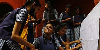 பத்தாம் வகுப்பு பொதுத்தோ்வு:
இன்று தொடக்கம்