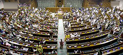 குடியேற்றம் மற்றும் வெளிநாட்டவா் மசோதா: மக்களவையில் நிறைவேற்றம்