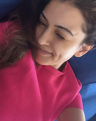 யாரென்று தெரிகிறதா? 