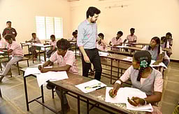 10-ஆம் வகுப்பு பொதுத் தோ்வு
திருப்பத்தூா் மாவட்டத்தில் 16,415 போ் எழுதுகின்றனா்!