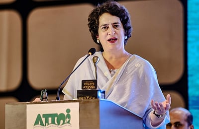 சுதந்திரத்தைப் பாதுகாத்த தியாகிகளுக்கு நாம் கடமைப்பட்டுள்ளோம்: பிரியங்கா