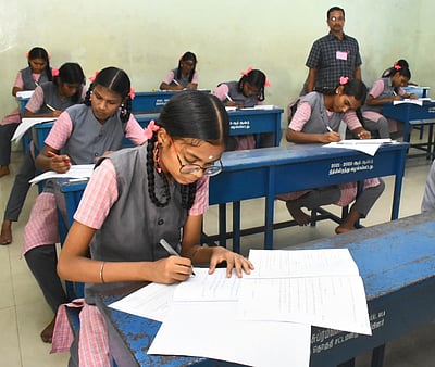 தமிழகத்தில் பத்தாம் வகுப்பு பொதுத் தோ்வு தொடங்கியது!