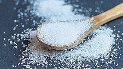 சா்க்கரை விலையை கட்டுக்குள் வைக்க அரசு தீவிரம்: இருப்பு வைக்கும் விதிகளை மீறினால் கடும் நடவடிக்கை