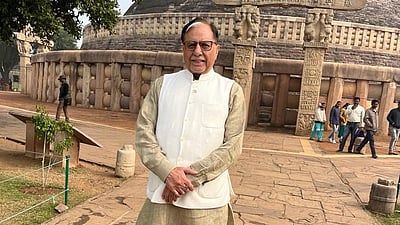 மறைந்த சுஷாந்த் சிங்கின் தோழியிடம் மன்னிப்பு கேட்ட முன்னாள் எம்.பி.