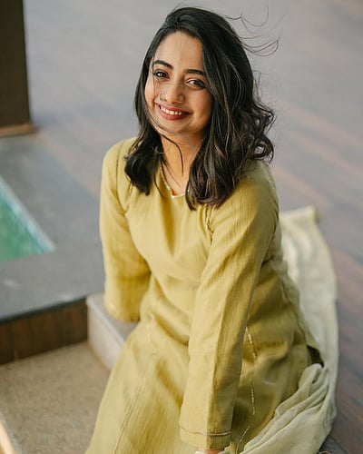 புன்னகை... நமீதா பிரமோத்!