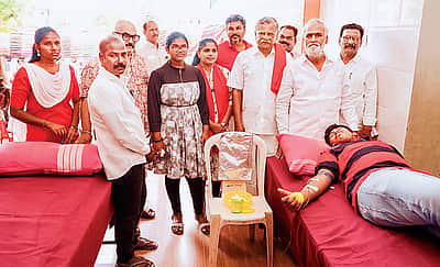 தியாகிகளின் நினைவாக உதிரம் கொடுத்தோம்...