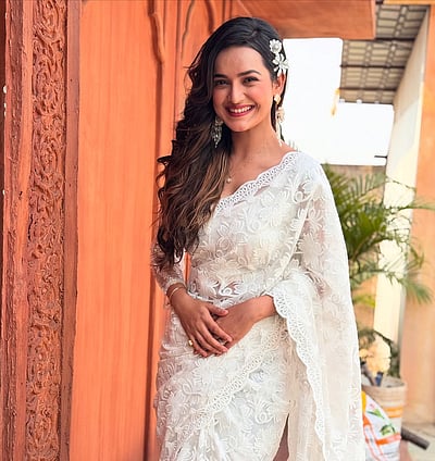 பகல் நேர பனி மலரே... ஜாஸ்மின் ராத்! 