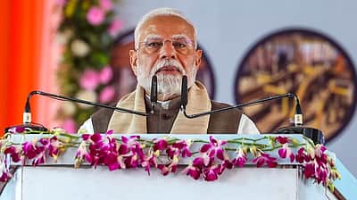 காங்கிரஸின் கொள்கைகளால் அதிகரித்த நக்ஸல் தீவிரவாதம்! 
-பிரதமா் மோடி குற்றச்சாட்டு