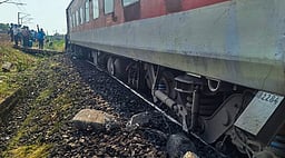 சென்னையில் இருந்து சென்ற ரயில் ஒடிஸாவில் தடம்புரண்டது: பயணிகள் தப்பினா்