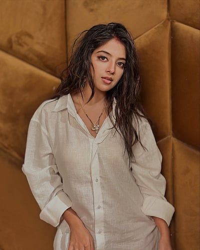 பெண் கொண்ட பேராசை... குஷி தூபே! 