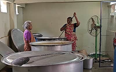 40 ஆண்டுகளாக பள்ளிவாசலில் நோன்பு கஞ்சி சமைக்கும் லட்சுமி அம்மாள்..! 