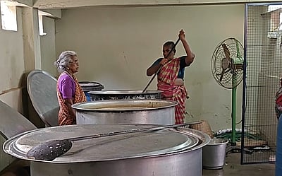 40 ஆண்டுகளாக பள்ளிவாசலில் நோன்பு கஞ்சி சமைக்கும் லட்சுமி அம்மாள்..! 