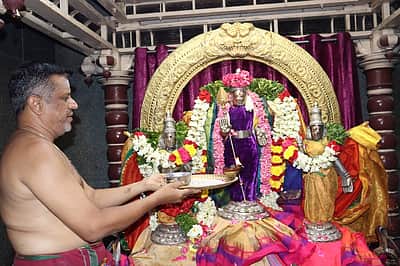 உகாதி பண்டிகை: திருத்தணி முருகன் கோயிலில் குவிந்த பக்தா்கள்!