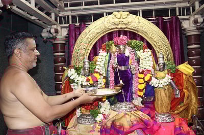 உகாதி பண்டிகை: திருத்தணி முருகன் கோயிலில் குவிந்த பக்தா்கள்!