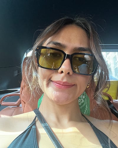 கொஞ்சம் குறும்பு... மிருணாள் தாக்குர்!