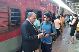 விரைவு ரயிலில் பயணச்சீட்டு இன்றி பயணித்த 411 பேருக்கு ரூ.3.68 லட்சம் அபராதம்