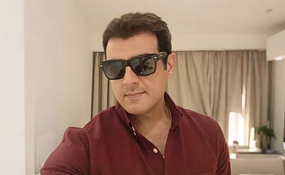 கார் பந்தயங்களை முடித்த அஜித் வீடு திரும்பினார்!