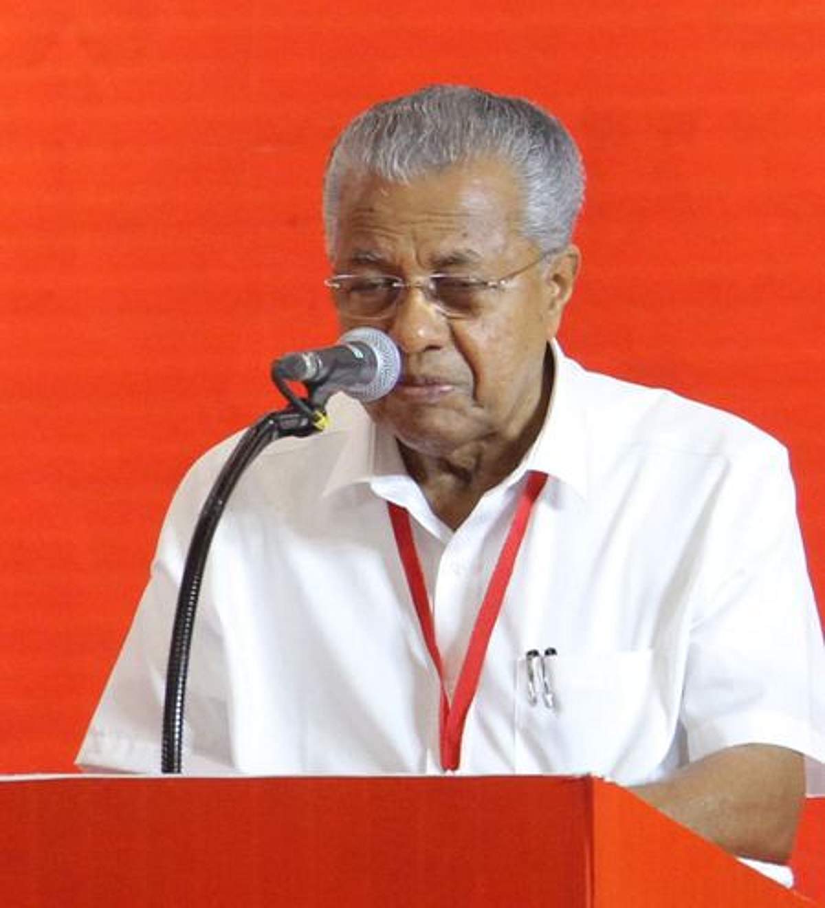 கேரள முதல்வரின் பாதுகாப்பு வாகனங்களுக்கு இடையூறு: 5 பேர் கைது