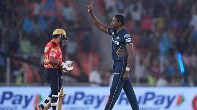 தாயகம் திரும்பினார் ரபாடா: குஜராத் அணிக்குப் பின்னடைவா?