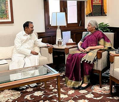 அமித் ஷாவுடன் சி.வி.சண்முகம், நிர்மலா சீதாராமனுடன் தம்பிதுரை சந்திப்பு!