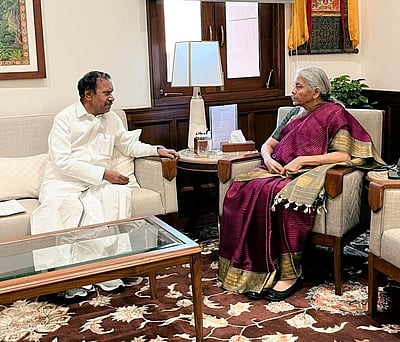 அமித் ஷாவுடன் சி.வி.சண்முகம், நிர்மலா சீதாராமனுடன் தம்பிதுரை சந்திப்பு!