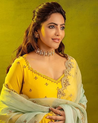 மஞ்சள் நிலவே.. அதுல்யா ரவி!