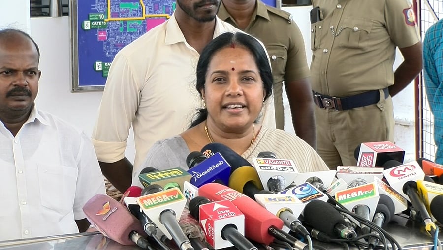 அண்ணா பல்கலை.யில் மோசடியில் ஈடுபட்டவா்கள் மீது நடவடிக்கை எடுக்க வேண்டும்:
வானதி சீனிவாசன்