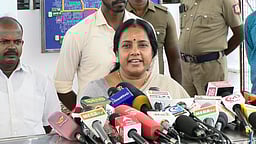 மெட்ரோ ரயில் திட்டங்கள் குறித்து முதல்வா் வதந்திகளைப் பரப்ப வேண்டாம்: வானதி சீனிவாசன்