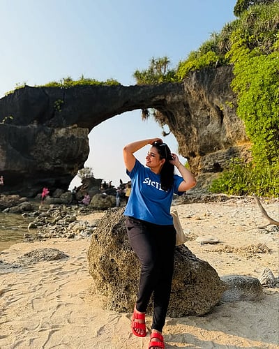 விடுமுறை கொண்டாட்டத்தில்.. சுஜிதா!