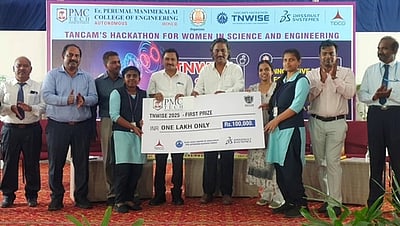 பொறியியல் மாணவிகளுக்கான ஹேக்கத்தான் போட்டி:
பரிசு வென்ற லயோலா, ஒசூா் பிஎம்சி கல்லூரிகள்