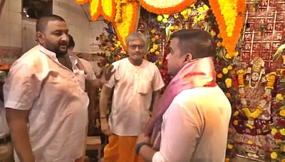 அம்பா தேவி கோயிலில் குஜராத் அமைச்சர் வழிபாடு!