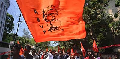 கல்லூரி தேர்வில் ஆர்எஸ்எஸ் பற்றி சர்ச்சை கேள்விகள்: பேராசிரியருக்குத் தடை!
