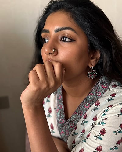 அன்பே... ஈஷா ரெப்பா!