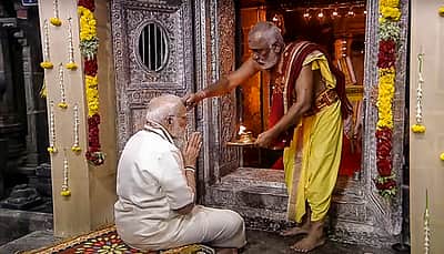 ராமேசுவரம் கோயிலில் பிரதமா் வழிபாடு!